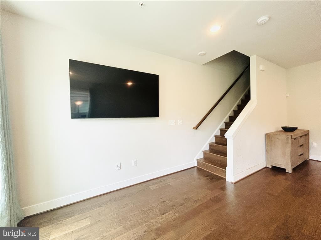 913 King Farm Boulevard photo 11