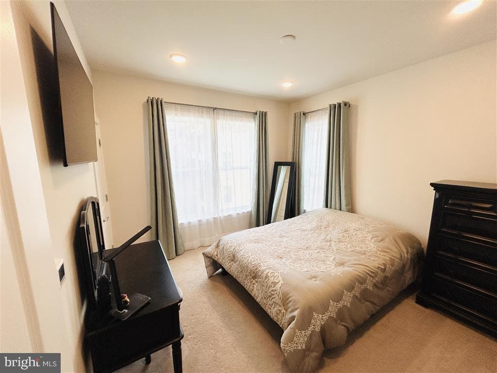 913 King Farm Boulevard photo 12