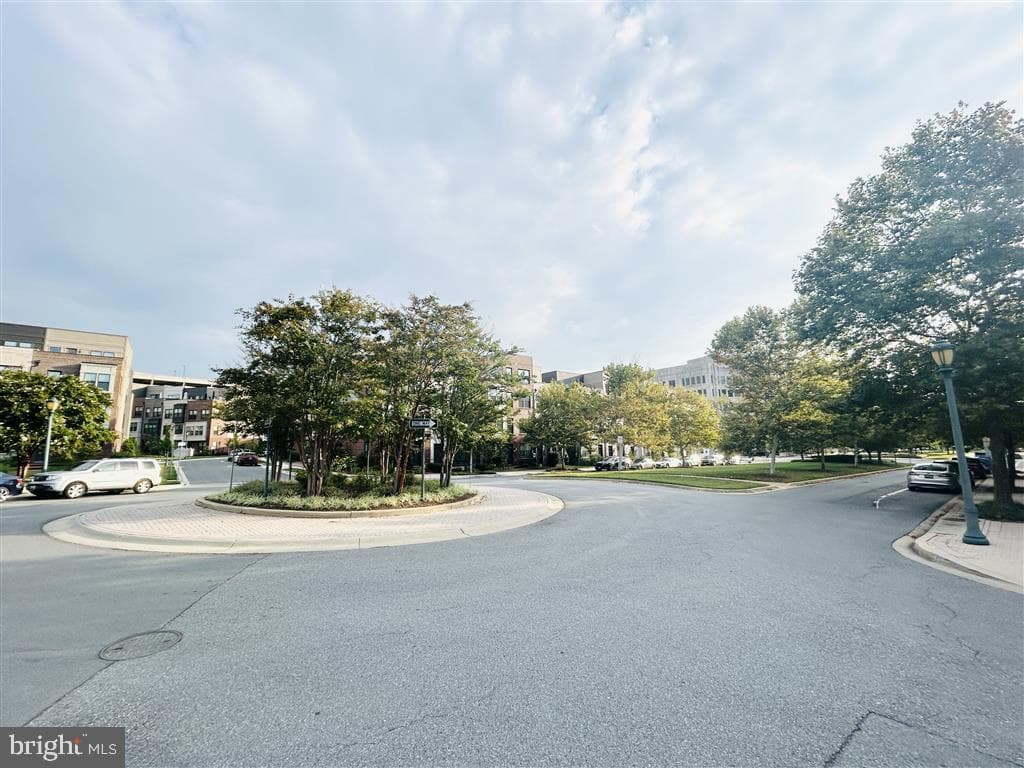 913 King Farm Boulevard photo 27