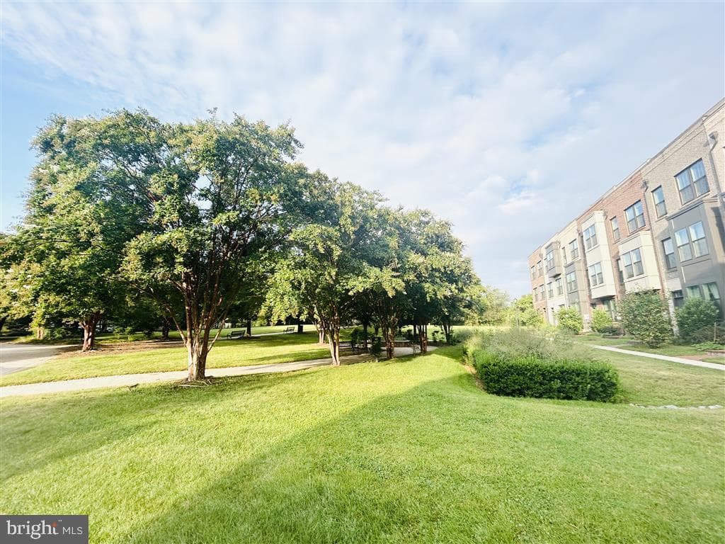 913 King Farm Boulevard photo 28