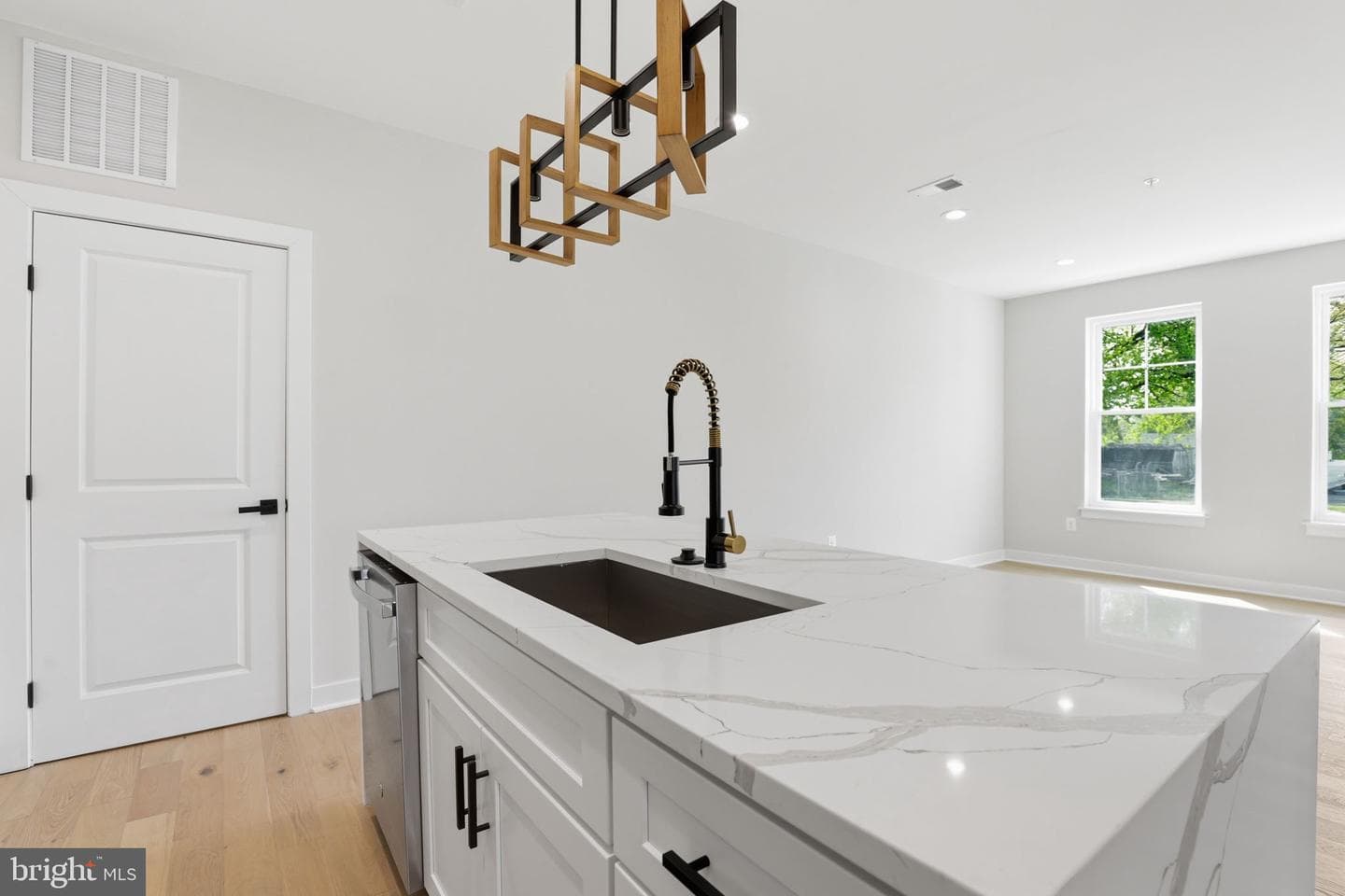 501 Horners Lane photo 10