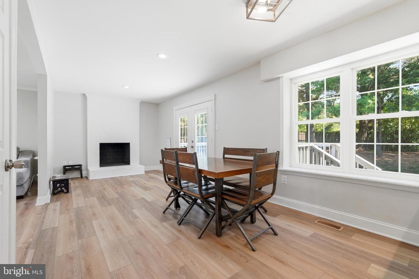 6 Bostwick Court photo 9