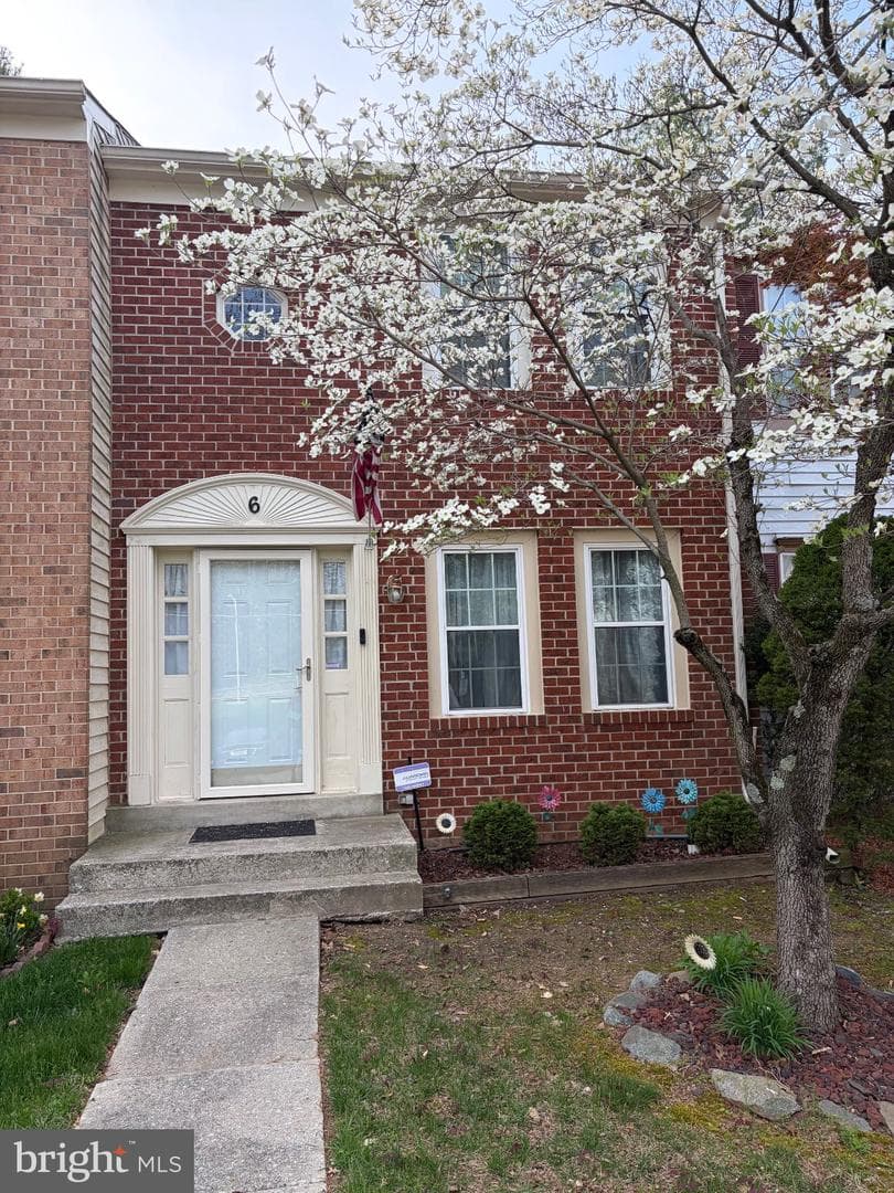 6 Cross Laurel Court photo 2