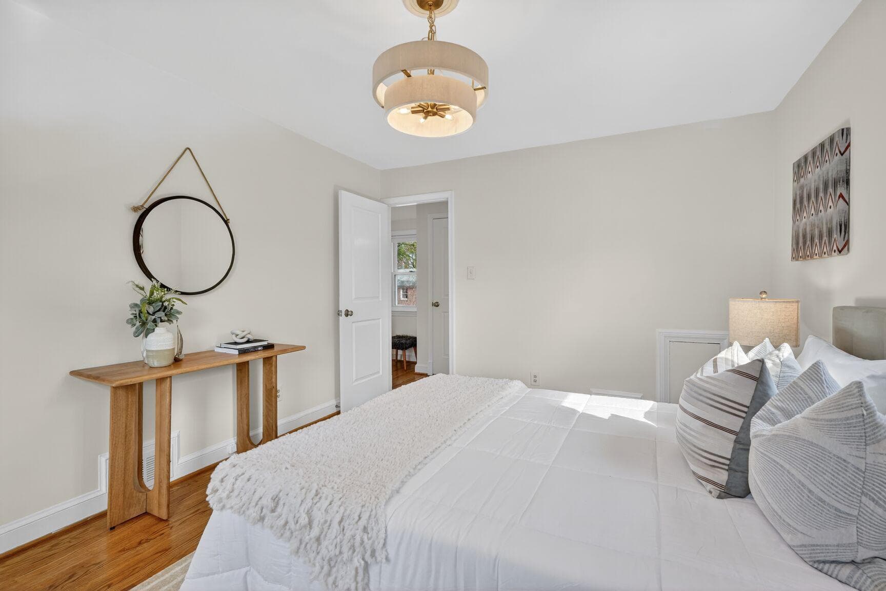10015 Markham Street photo 13