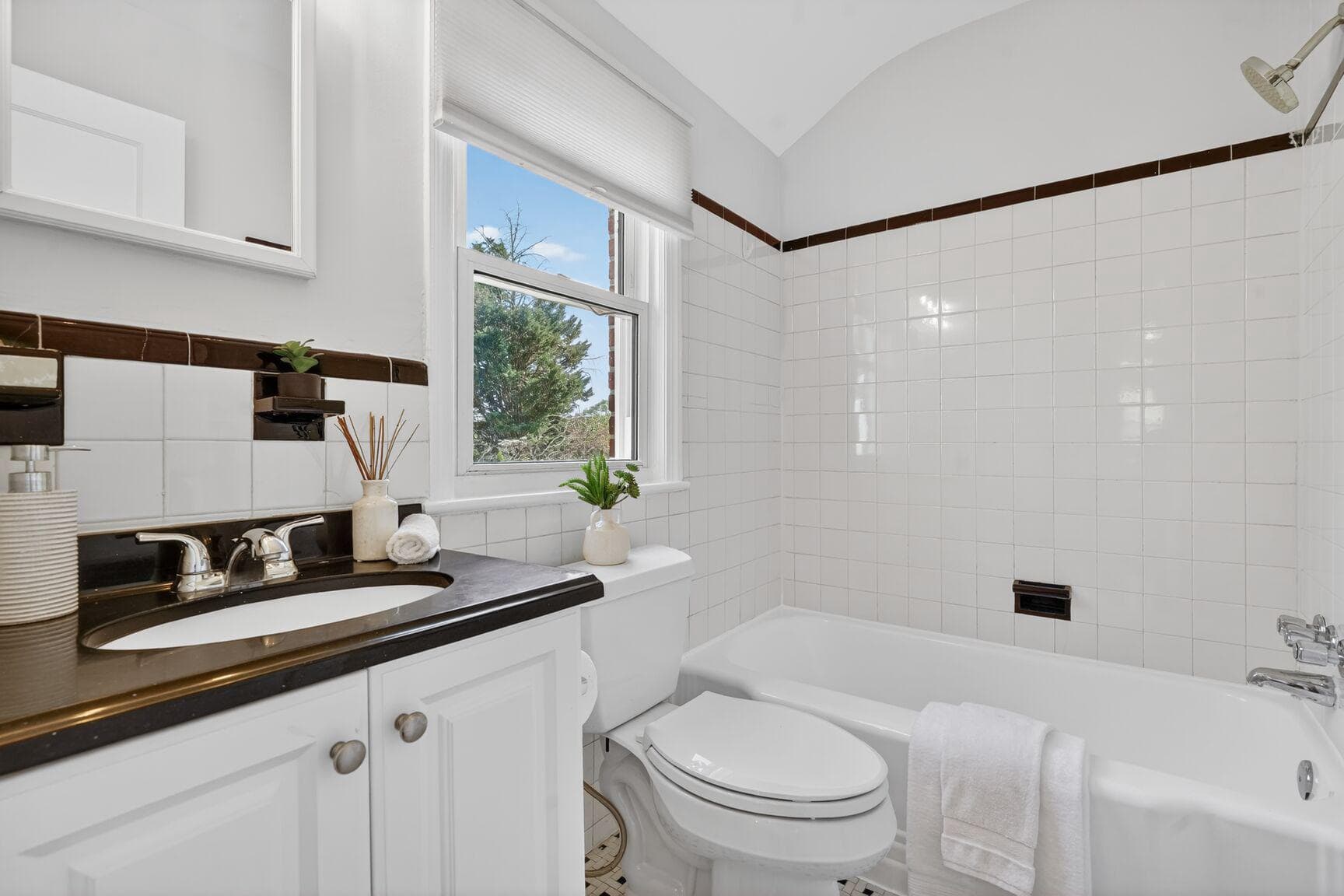 10015 Markham Street photo 17