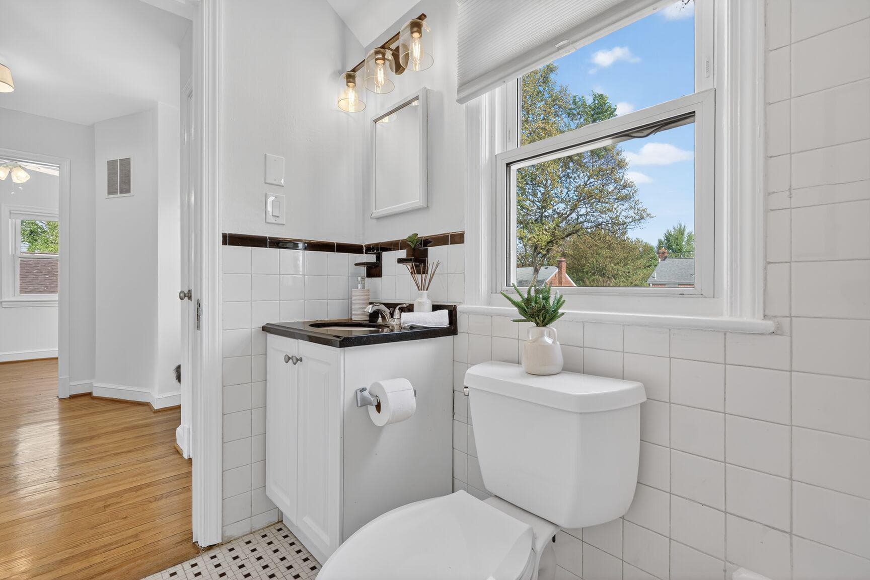 10015 Markham Street photo 18