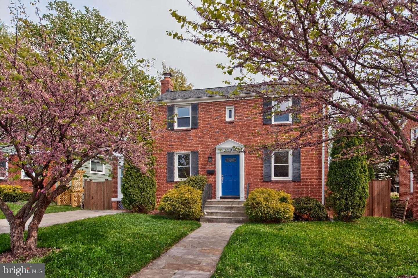 10015 Markham Street photo 31