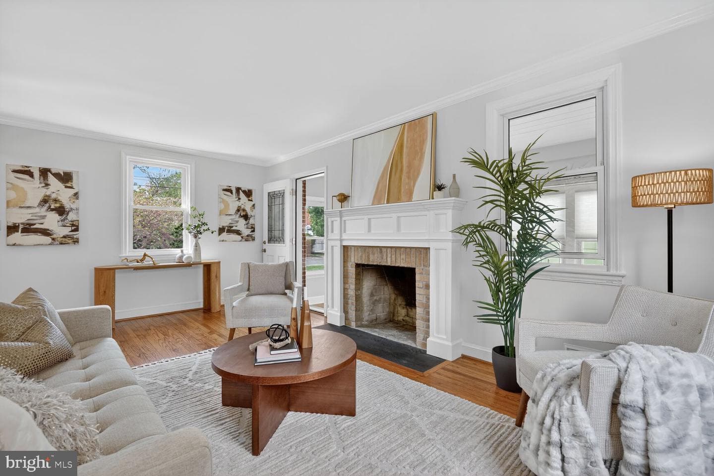 10015 Markham Street photo 4