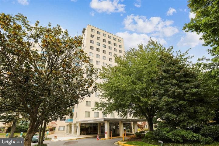 10201 Grosvenor Place #1206, Rockville