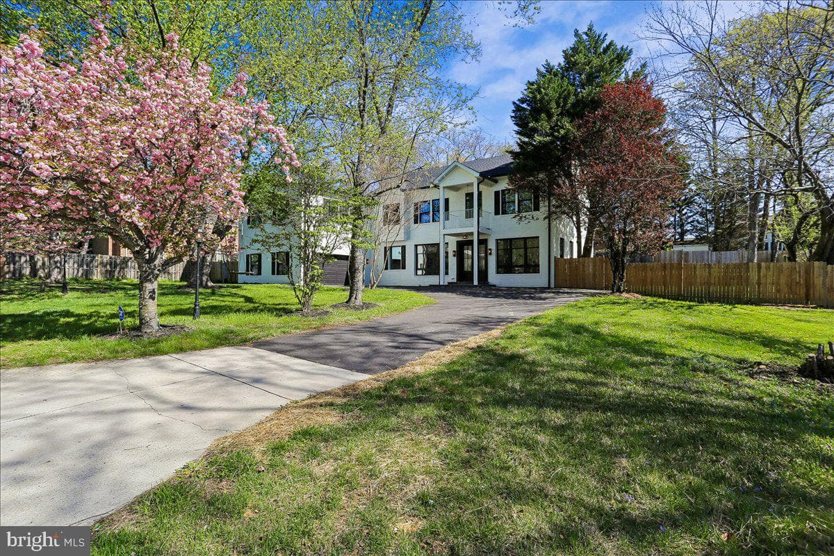 9925 Conestoga Way, Potomac