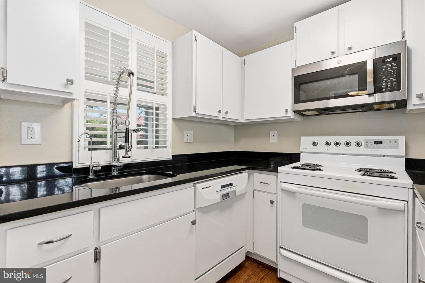 9406 Hale Place photo 14