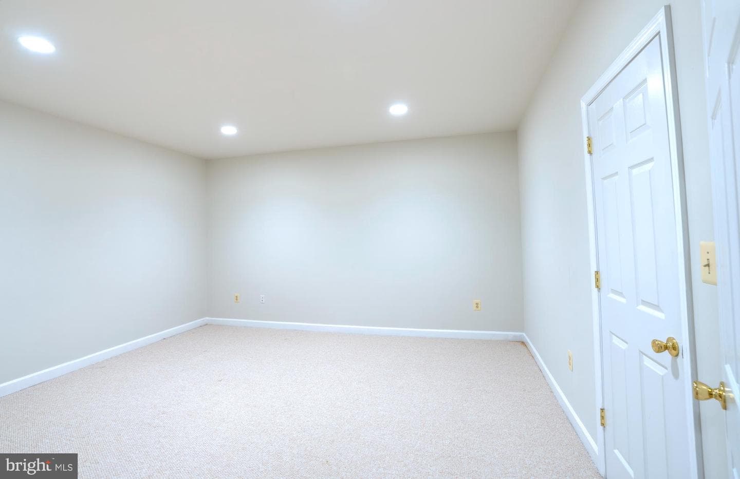 4300 Pinetree Road photo 46
