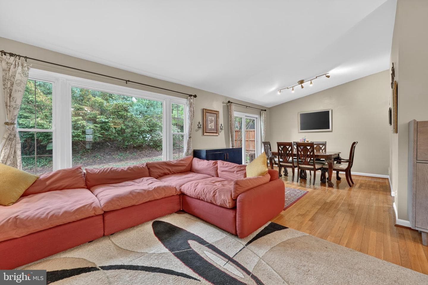1008 Robroy Drive photo 4
