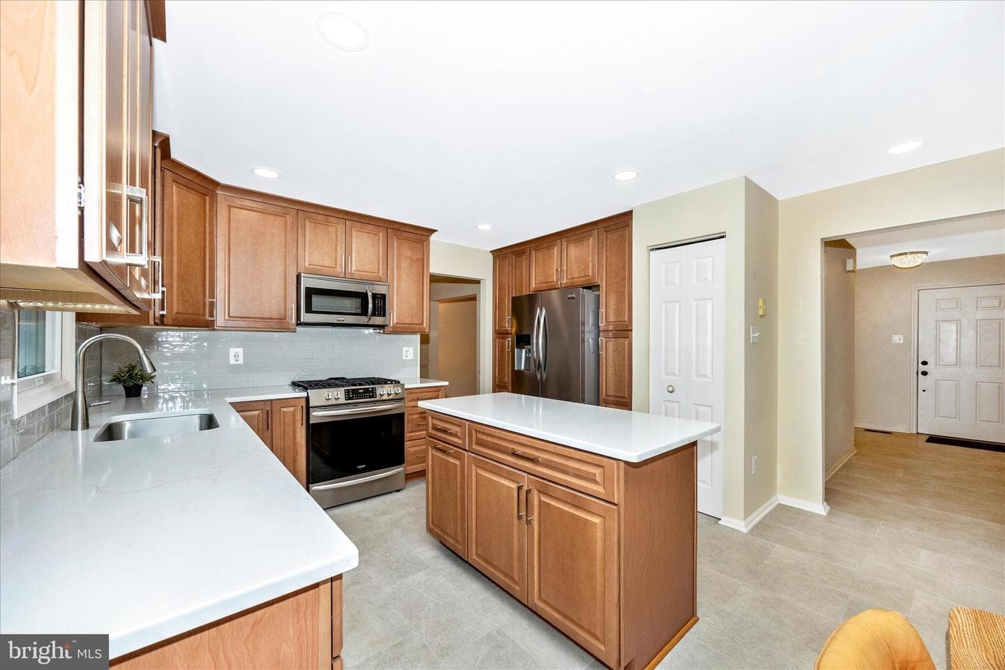 2433 Henslowe Drive photo 11