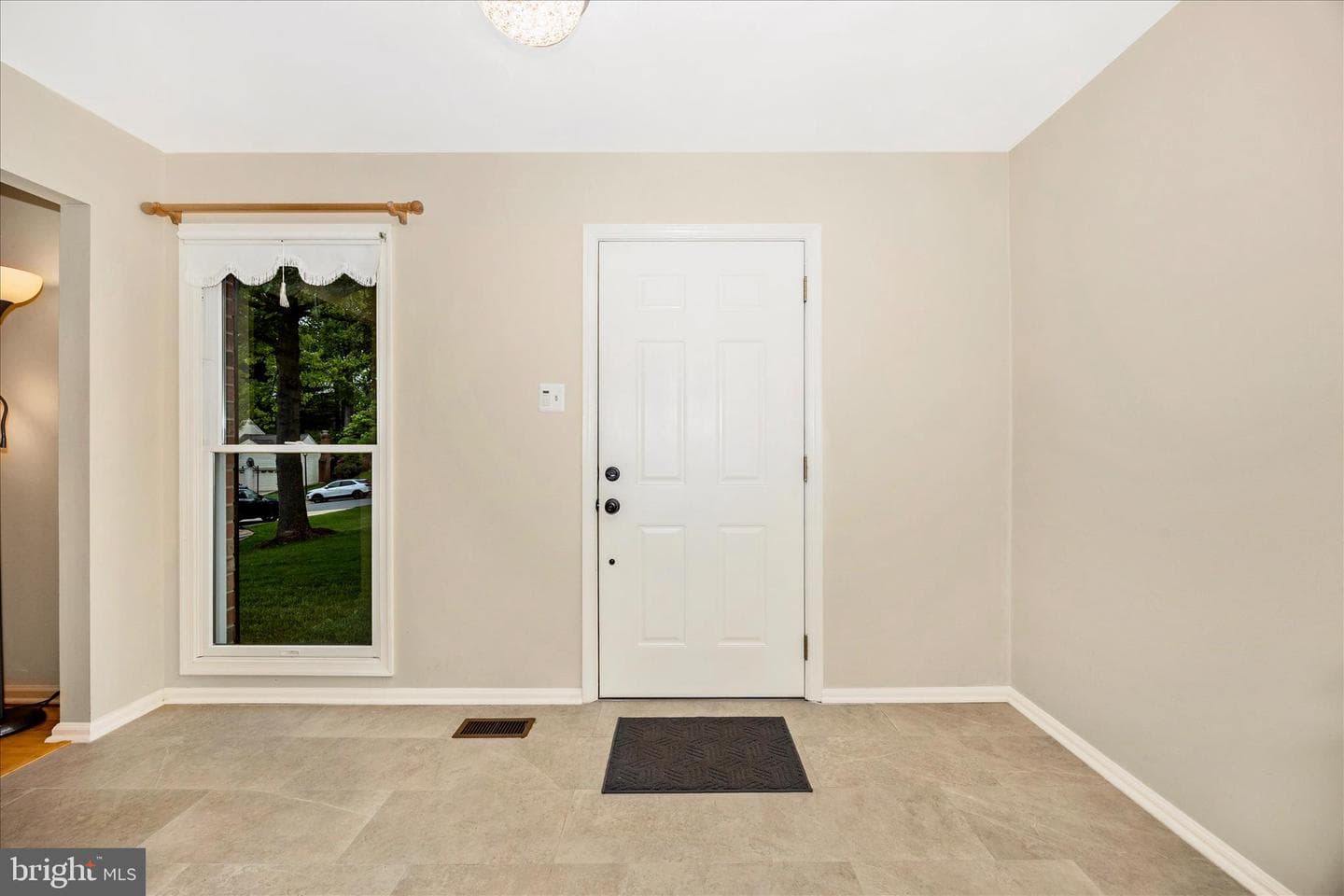 2433 Henslowe Drive photo 3