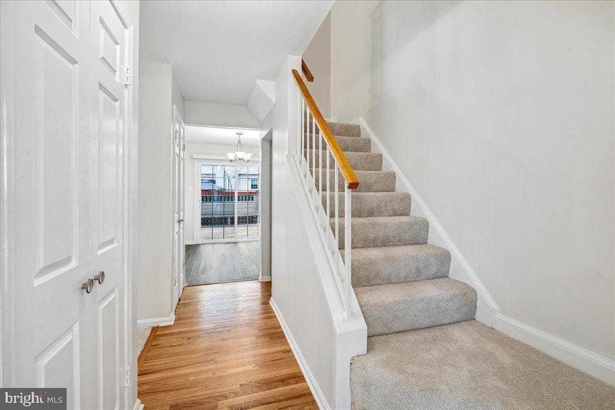 2047 Featherwood Street photo 10