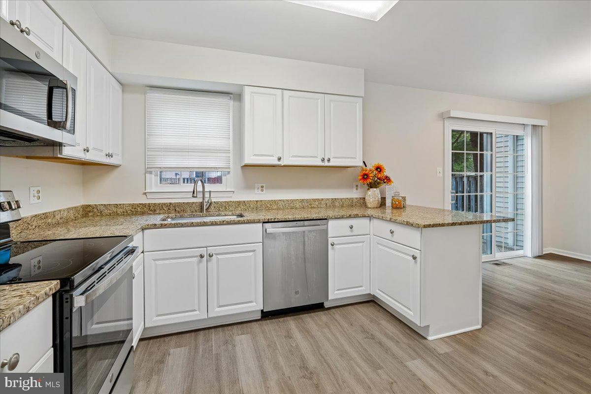 2047 Featherwood Street photo 20