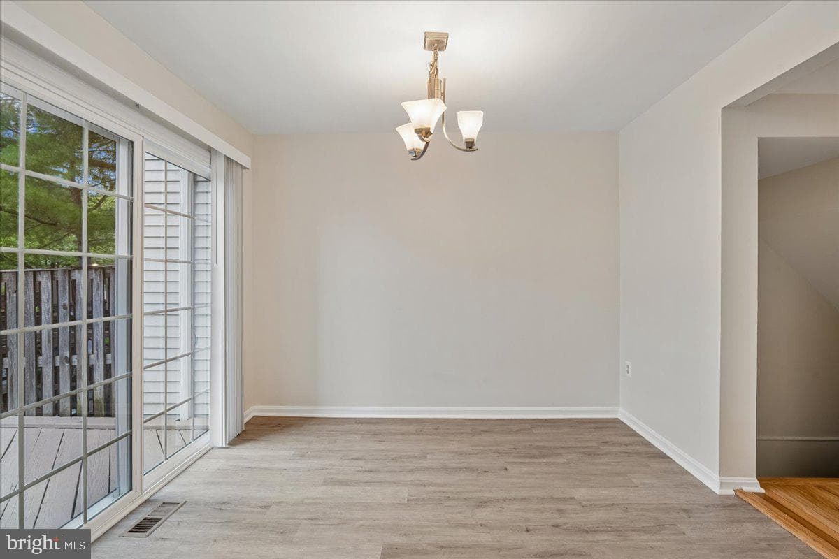 2047 Featherwood Street photo 22