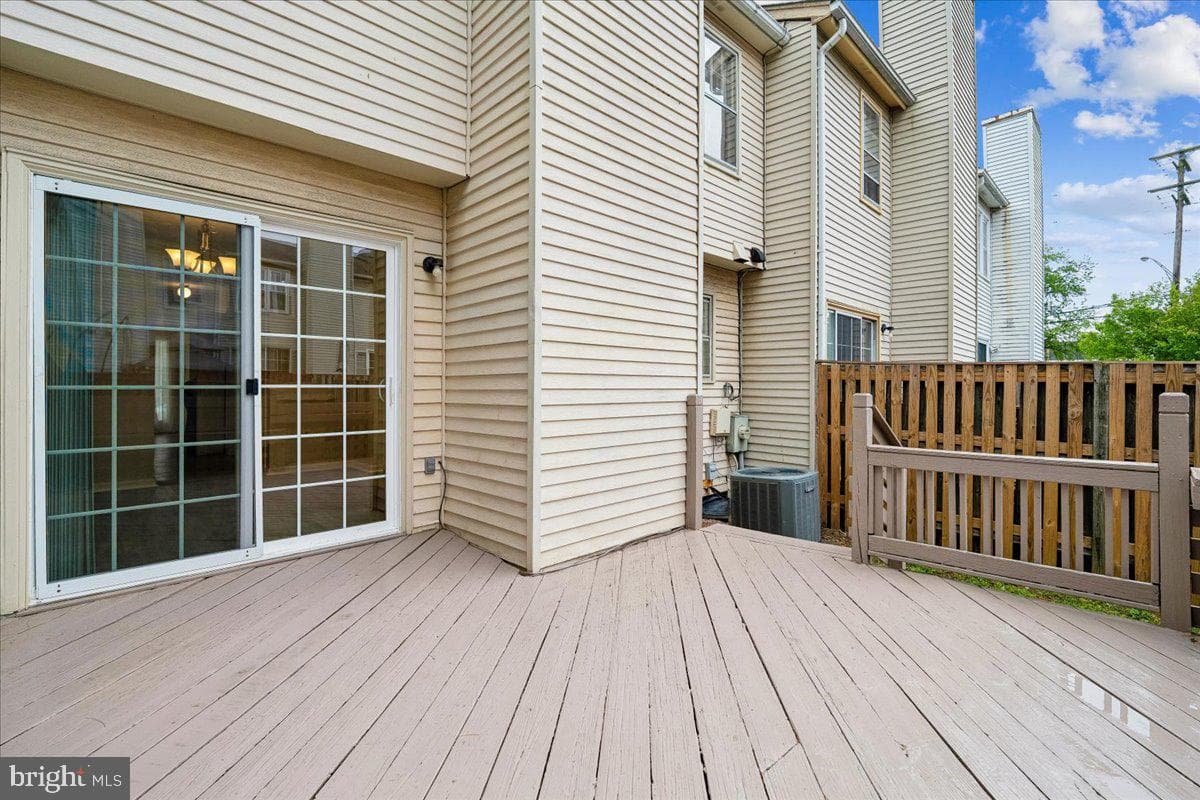 2047 Featherwood Street photo 23