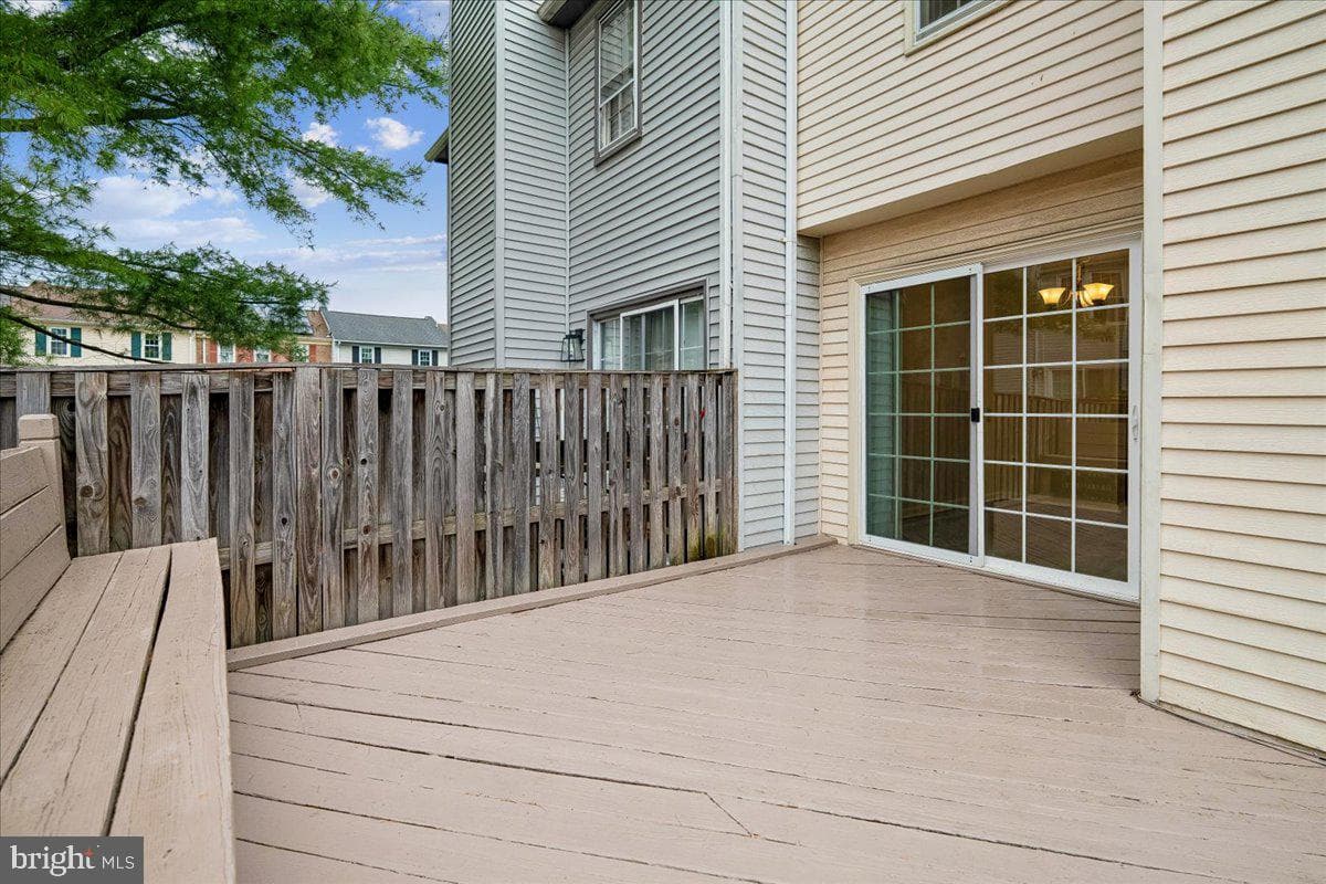 2047 Featherwood Street photo 25