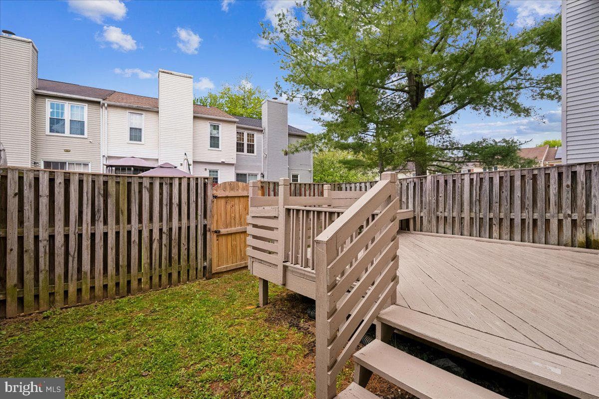 2047 Featherwood Street photo 26