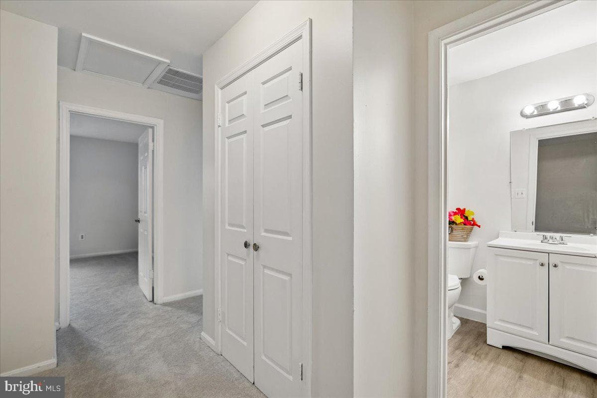 2047 Featherwood Street photo 33