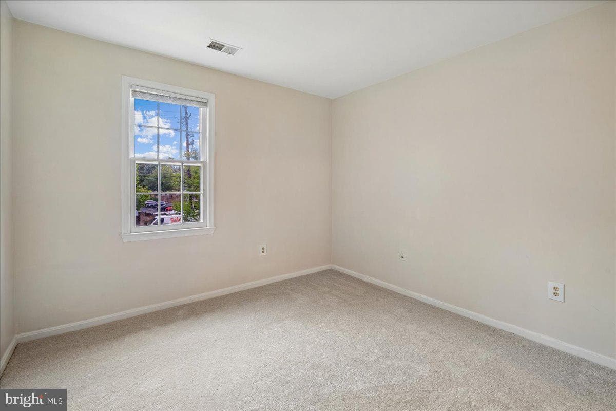 2047 Featherwood Street photo 36