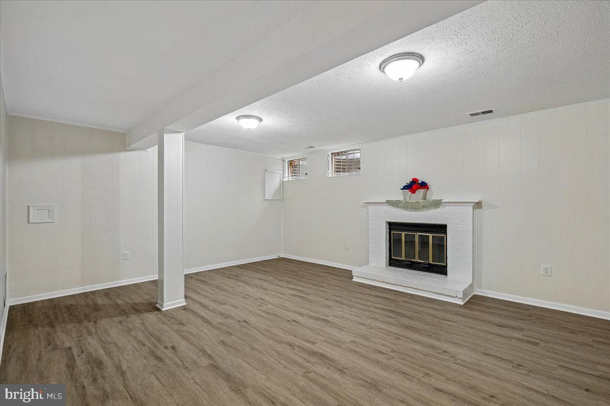 2047 Featherwood Street photo 41