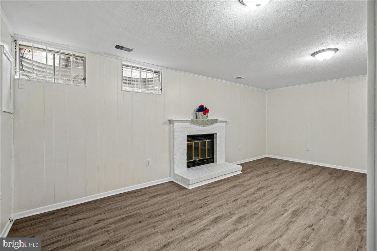 2047 Featherwood Street photo 42