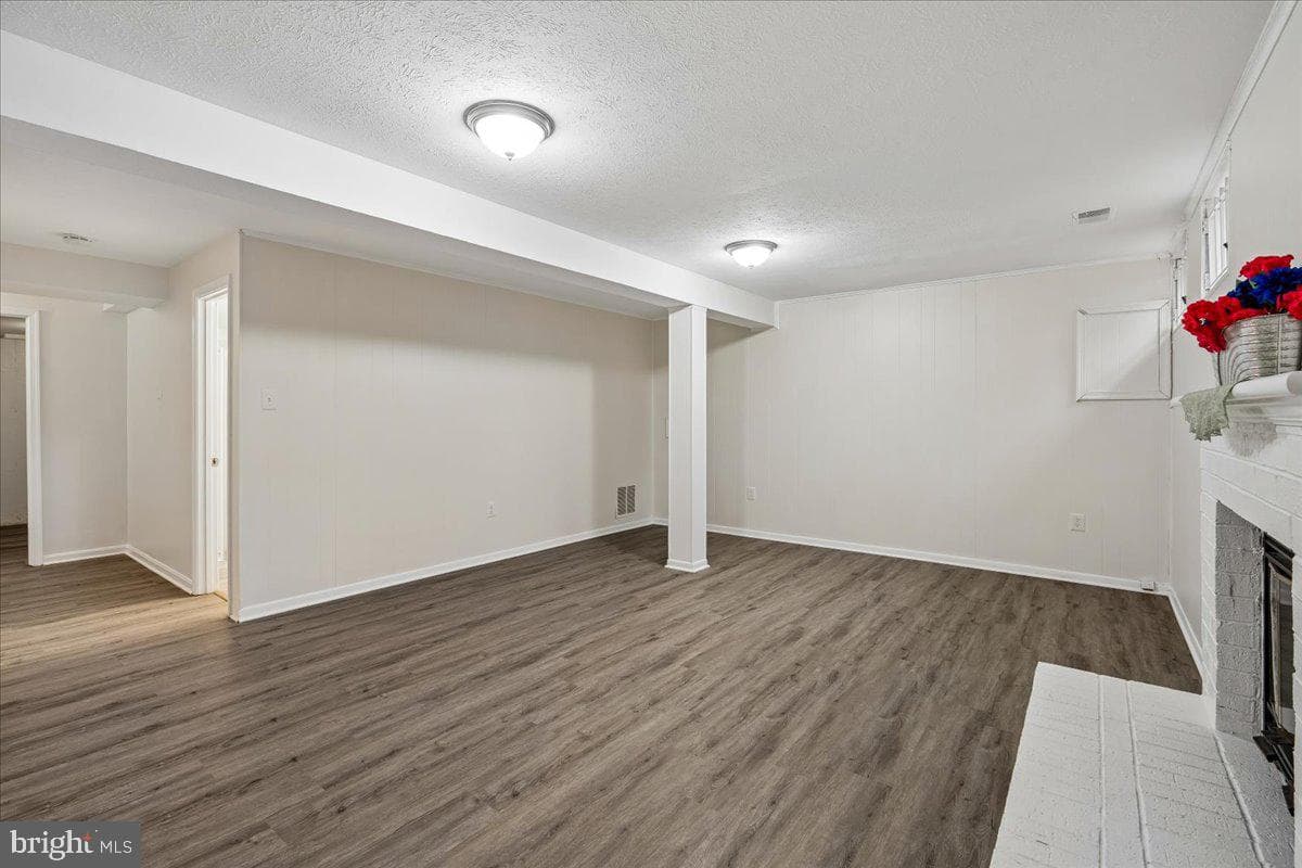 2047 Featherwood Street photo 44