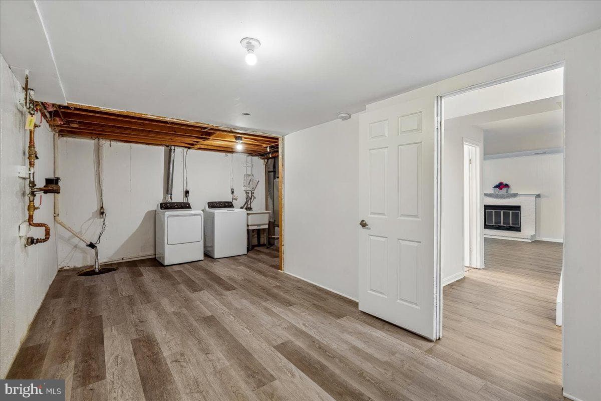 2047 Featherwood Street photo 46