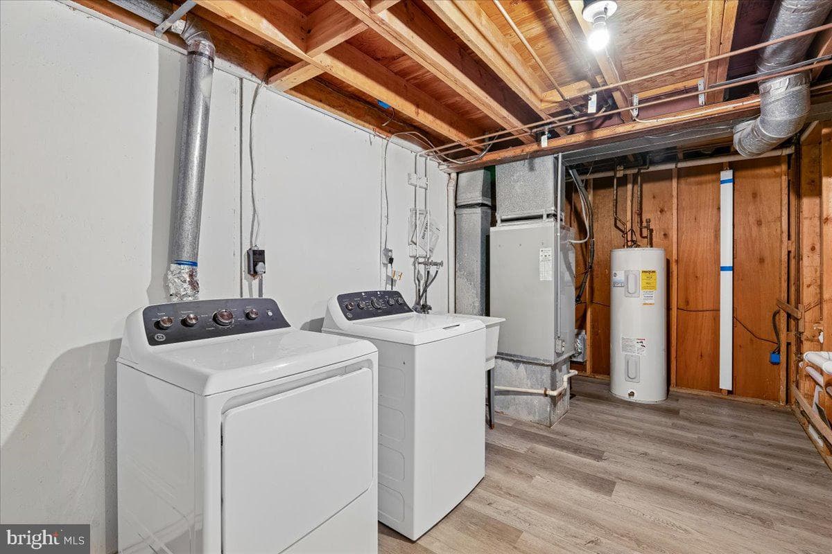 2047 Featherwood Street photo 47