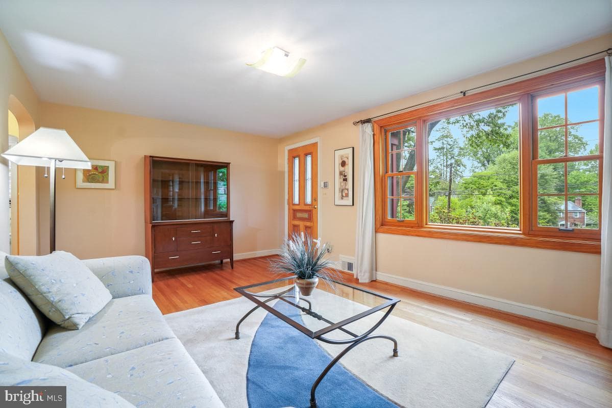 8318 Haddon Drive photo 4