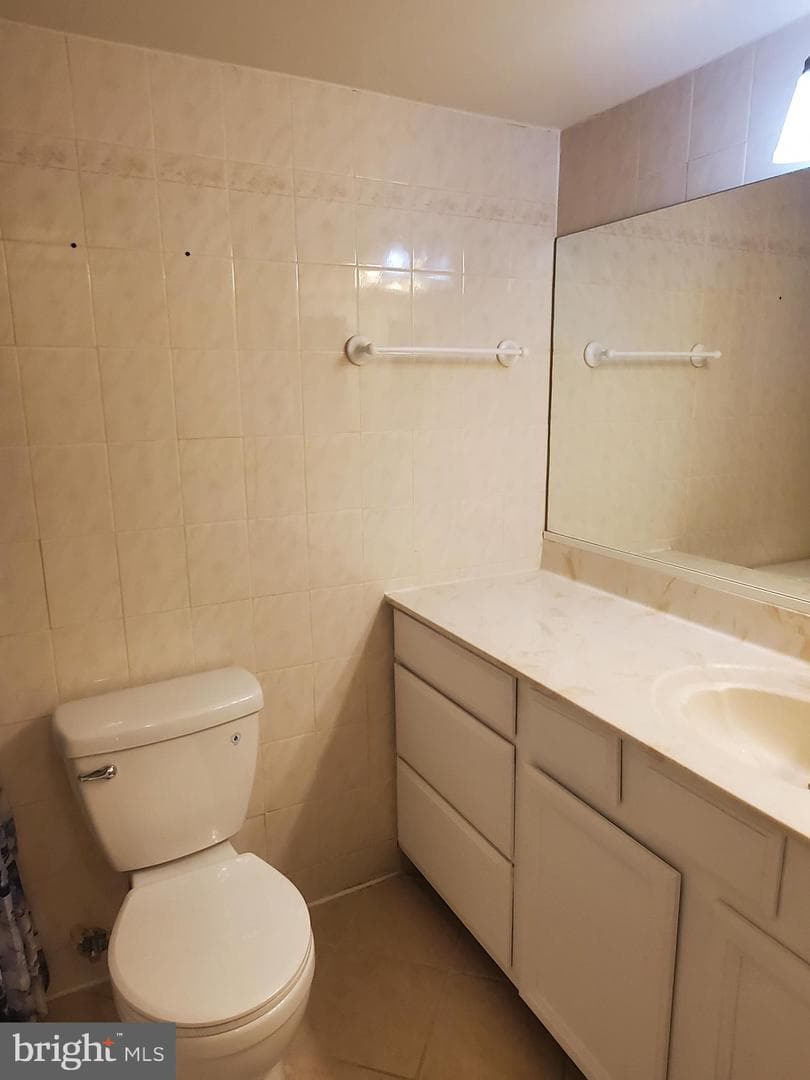 2207 Greenery Lane #103-8 photo 22