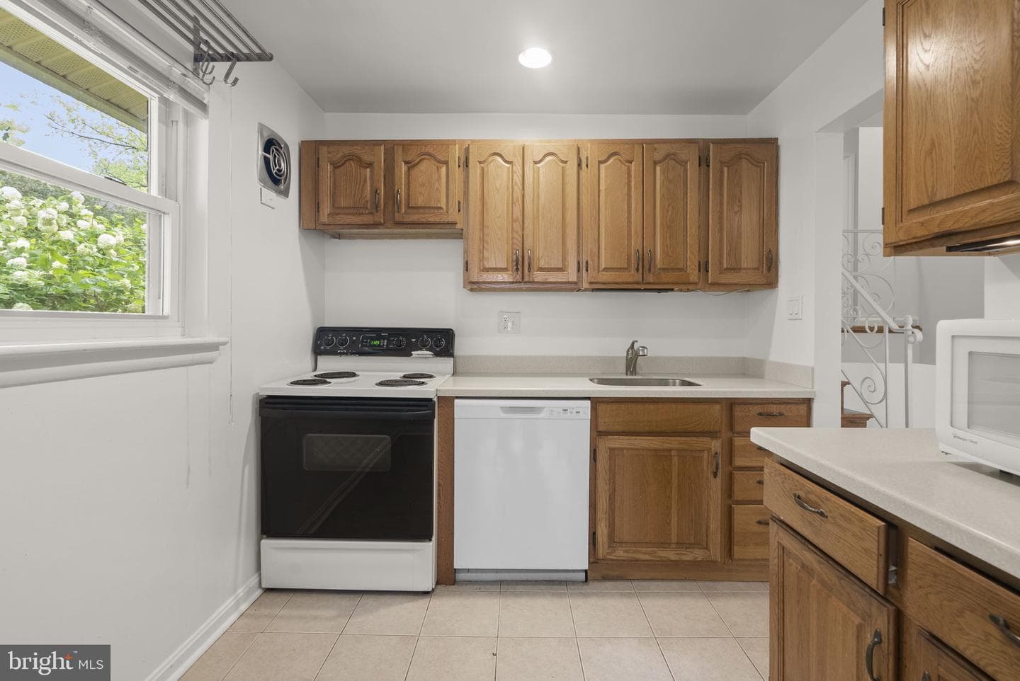 1509 Woodman Avenue photo 15