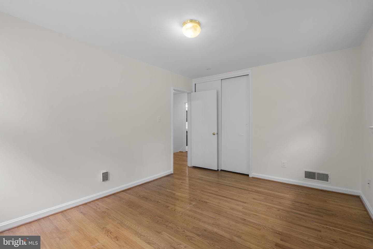 1509 Woodman Avenue photo 27
