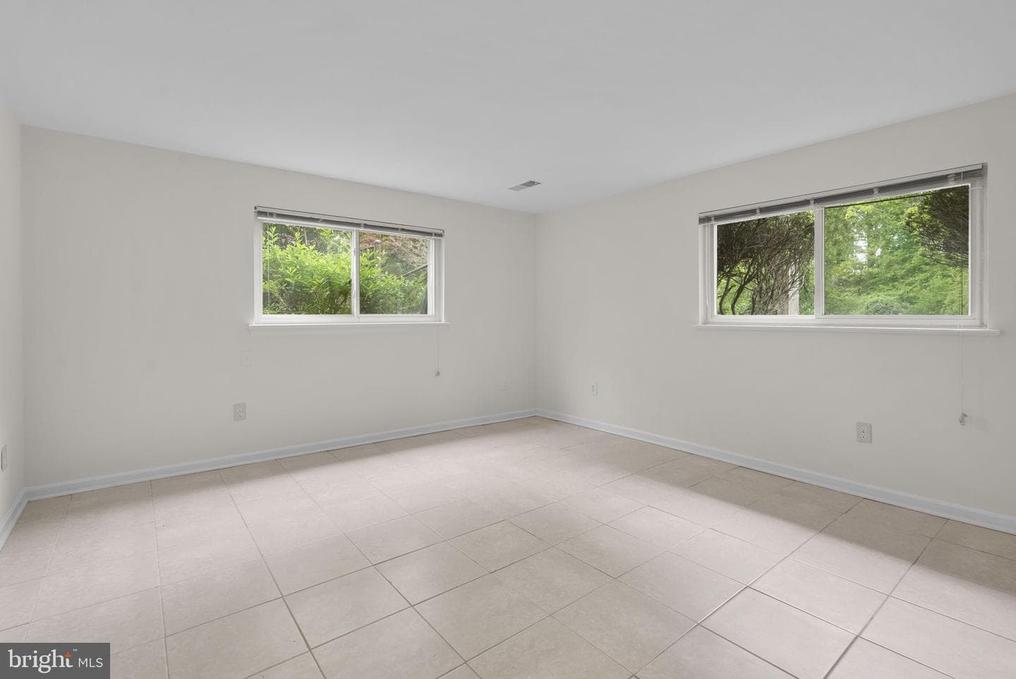 1509 Woodman Avenue photo 37