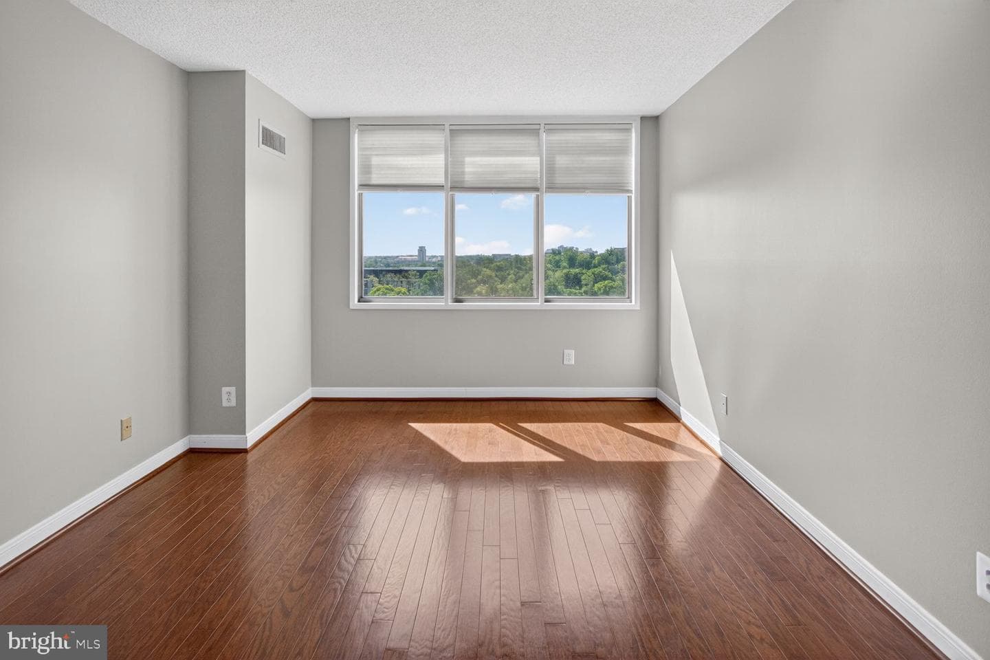5225 Pooks Hill Road #1404s photo 18