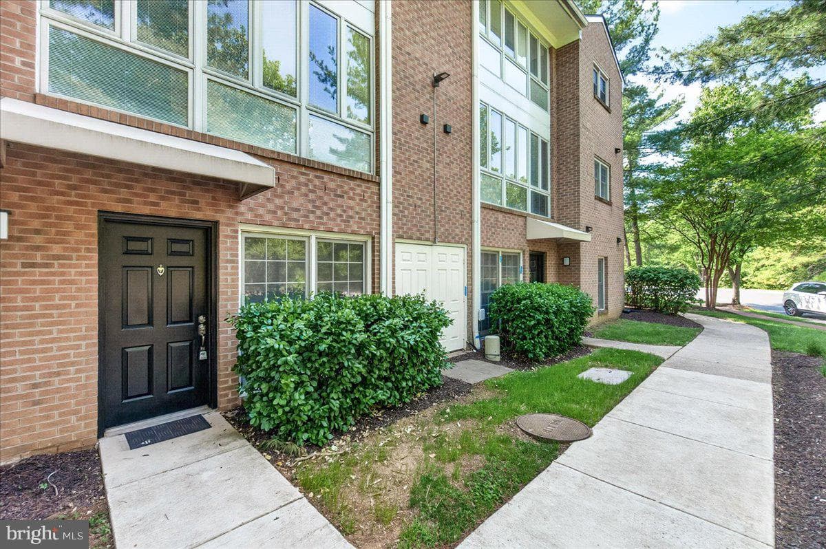 5700 Brewer House Circle #t3-11, Rockville