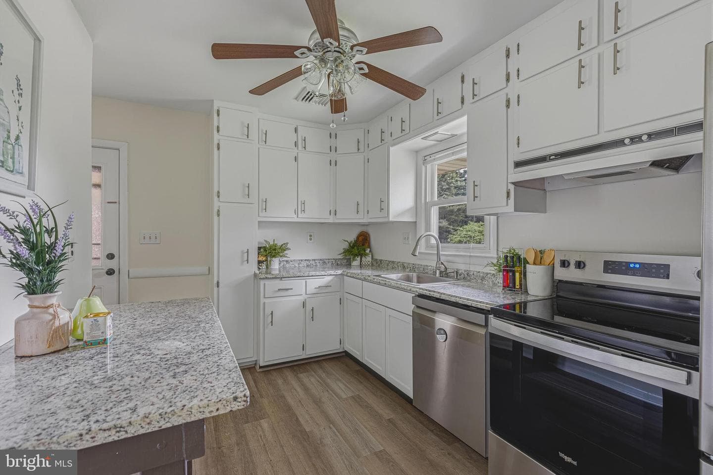 10316 Sunset Drive photo 6