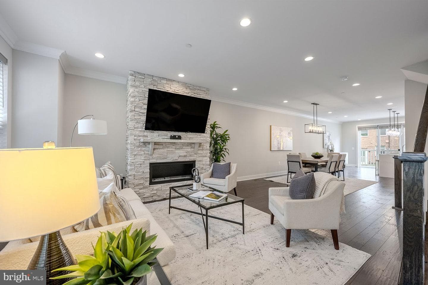 10326 Grosvenor Place photo 10