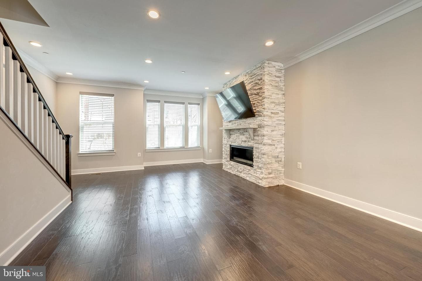 10326 Grosvenor Place photo 11