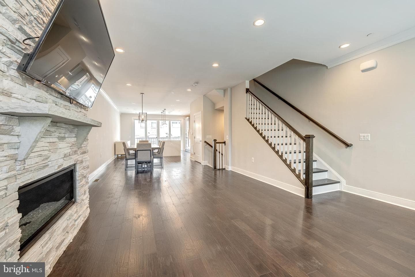 10326 Grosvenor Place photo 12