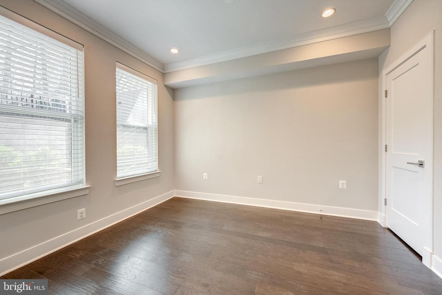 10326 Grosvenor Place photo 23