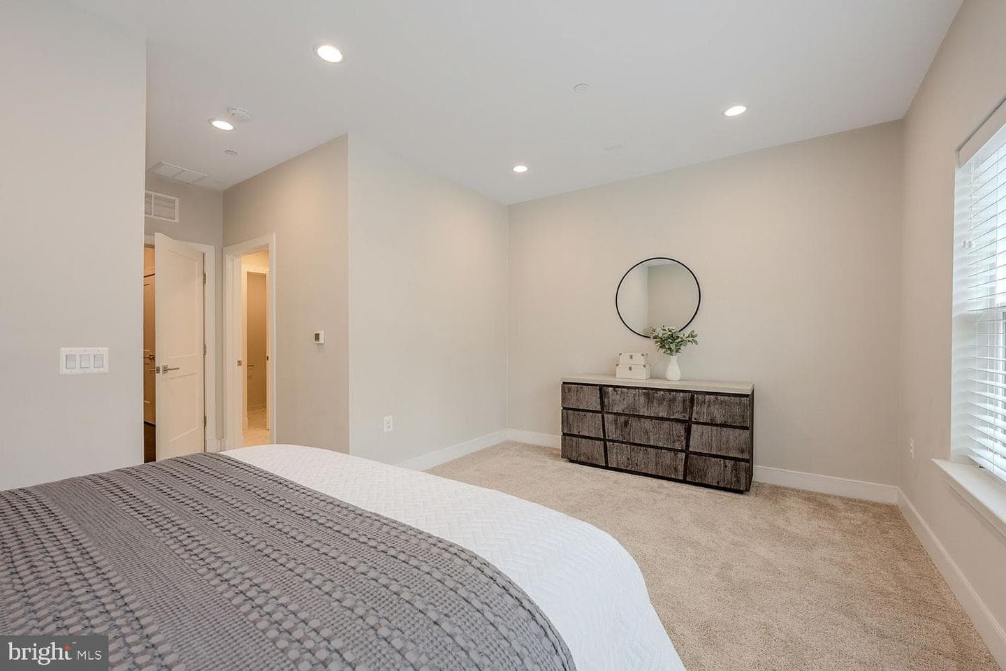 10326 Grosvenor Place photo 29