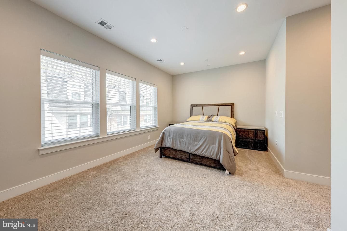 10326 Grosvenor Place photo 30