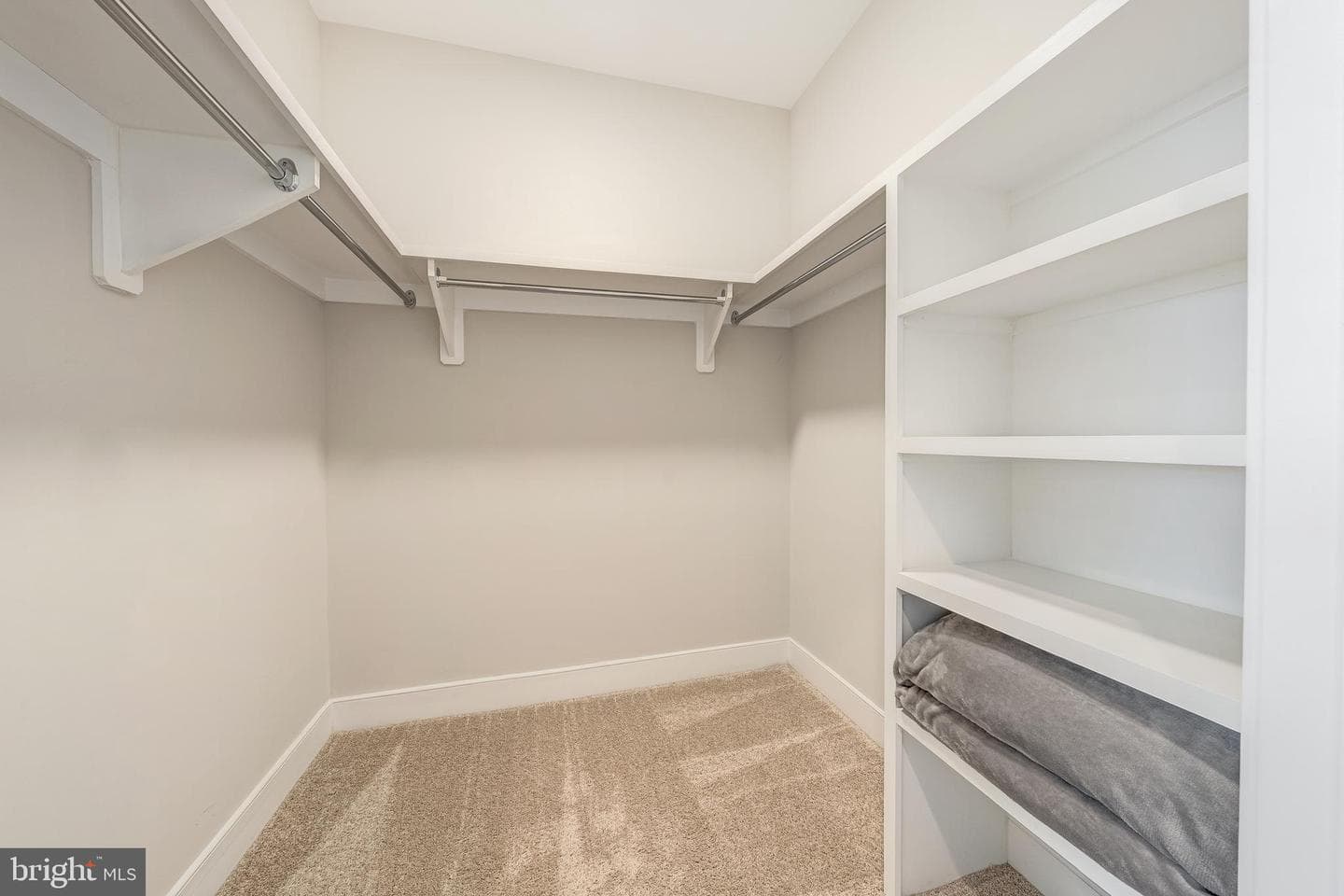10326 Grosvenor Place photo 36