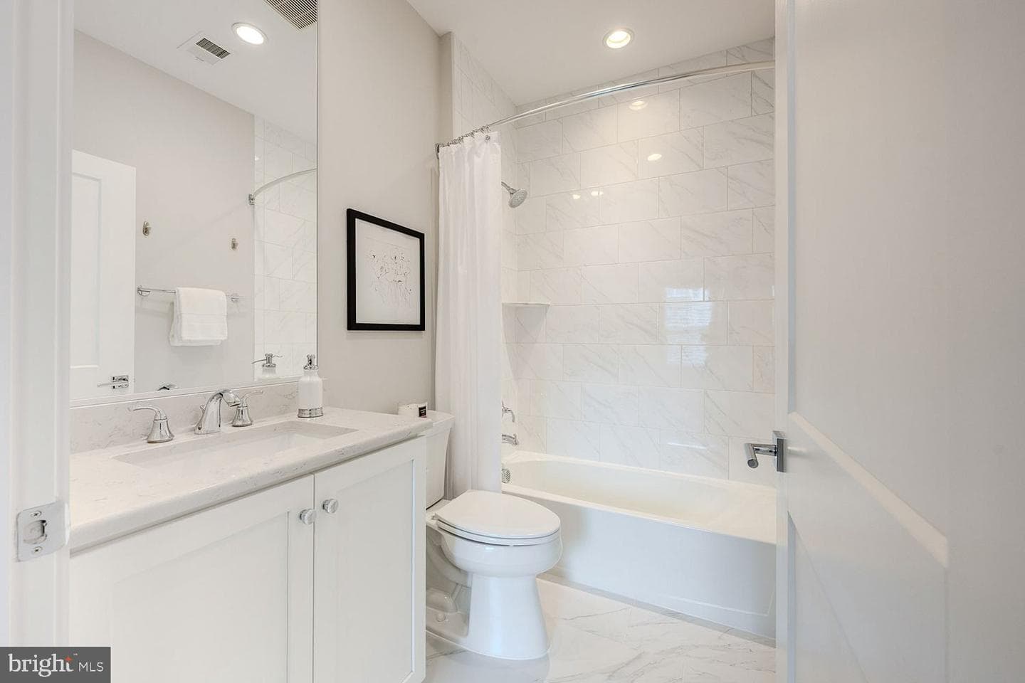 10326 Grosvenor Place photo 38