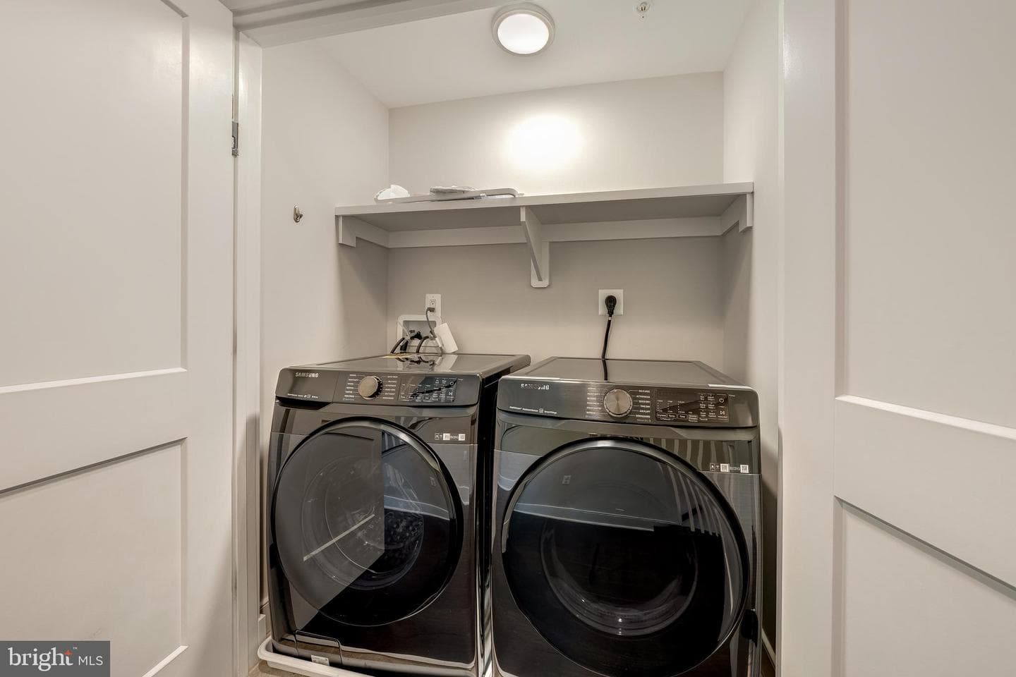10326 Grosvenor Place photo 44