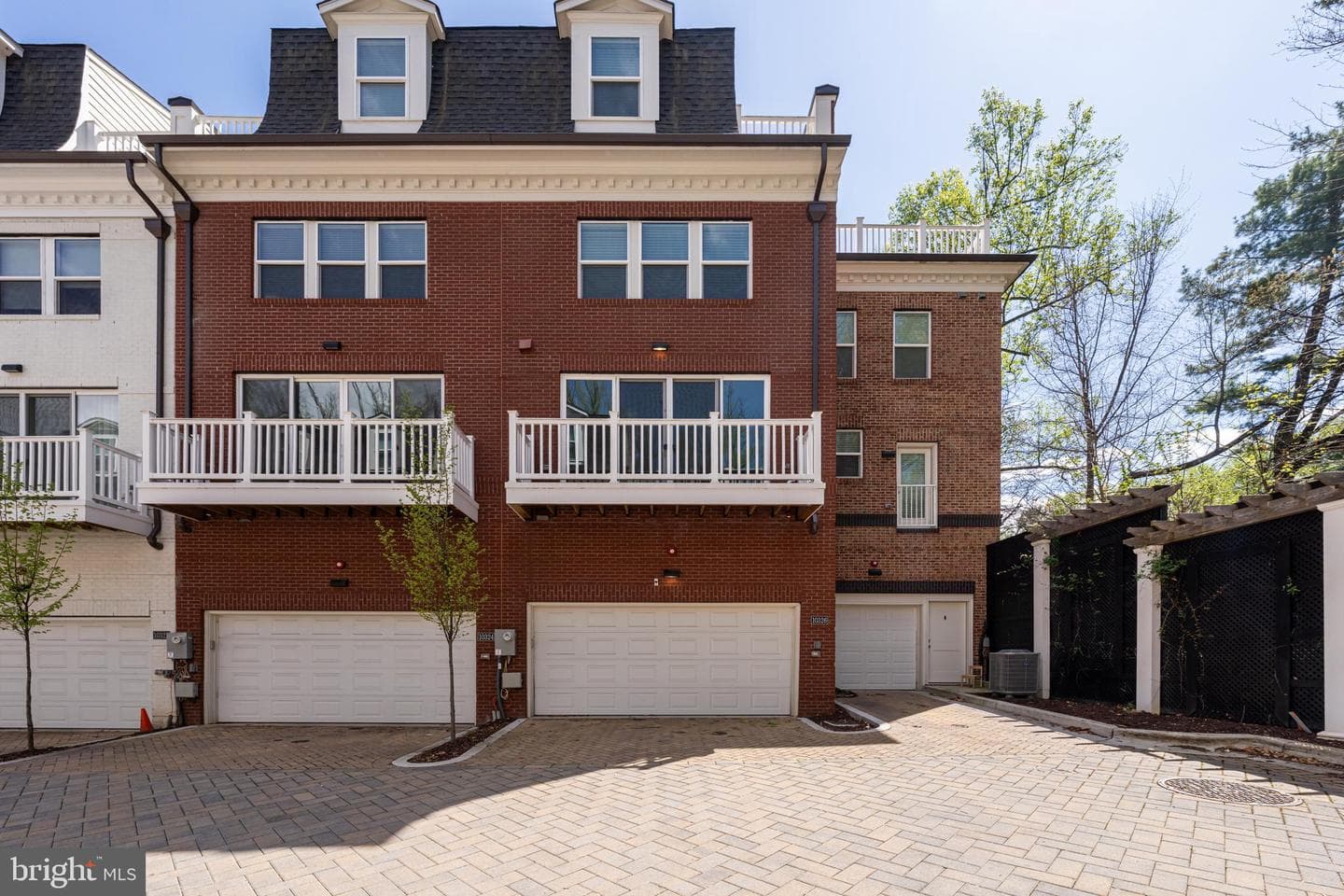 10326 Grosvenor Place photo 48